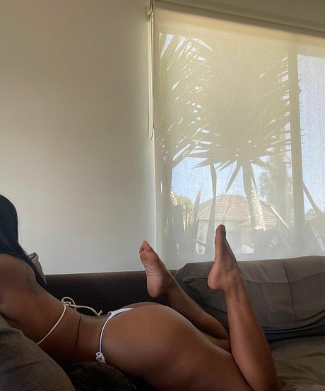 Naakte gelekte OnlyFans-foto van Asianbrown33