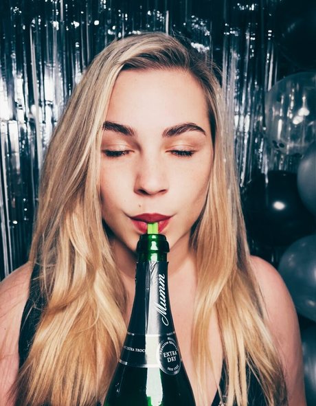 Обнаженная фотография утечки OnlyFans от Emmadizzy