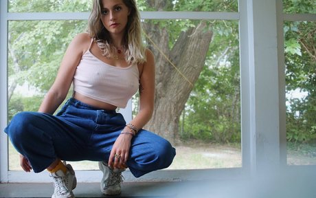 Naakte gelekte OnlyFans-foto van Grace Spelman