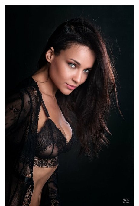 Naken läckt OnlyFans-bild av Angelina Petrova