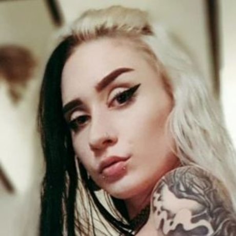 OnlyFans-model Yearwalkatmidnight