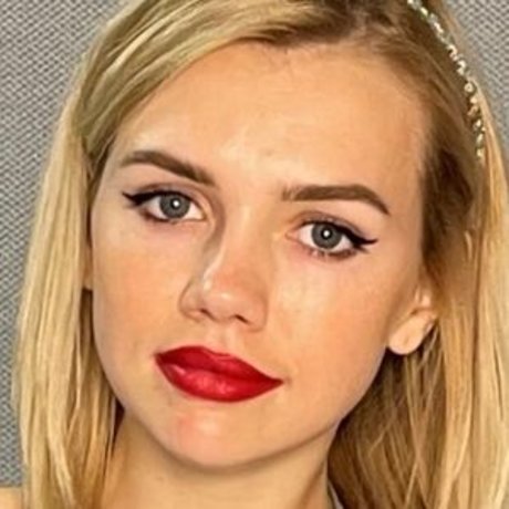 Lolisa Toneva OnlyFansリークヌード写真