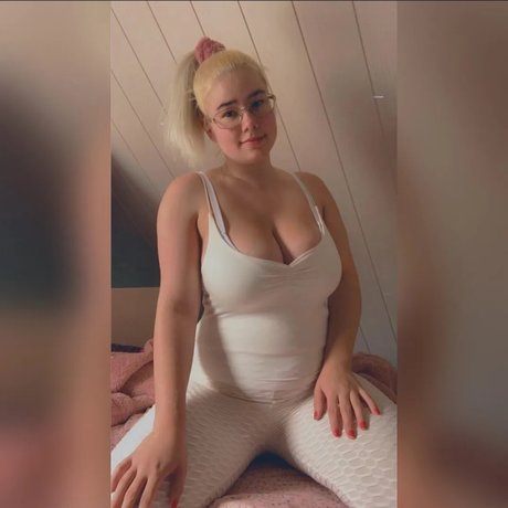 Nahá fotka uniklých OnlyFans od Sina