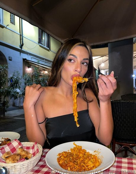 Nacktes geleaktes OnlyFans-Foto von Christina Carmela