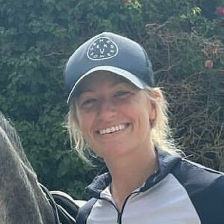 Naken lekkede OnlyFans-bilde av Beth Behrs