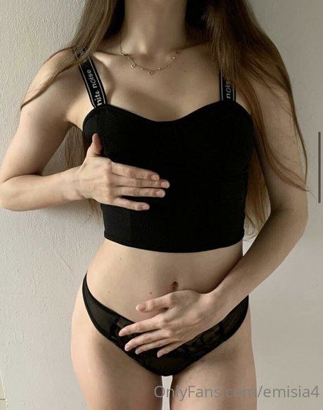 Emisia4 OnlyFans泄露裸照