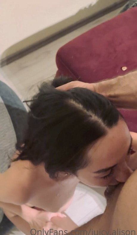 Alasti lekkinud OnlyFans-i pilt Juicyalison