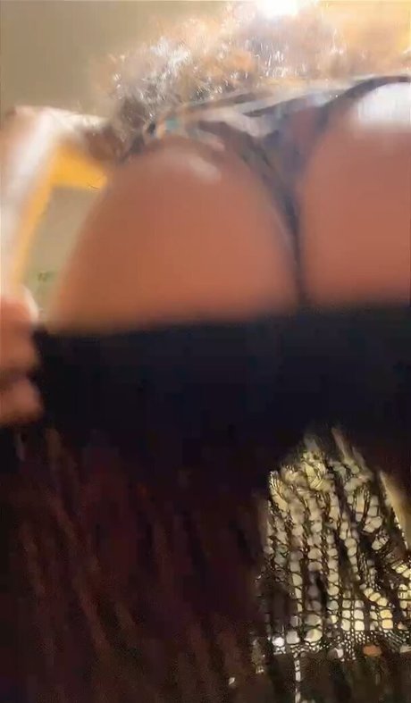 Naakte gelekte OnlyFans-foto van Paola Mercurio