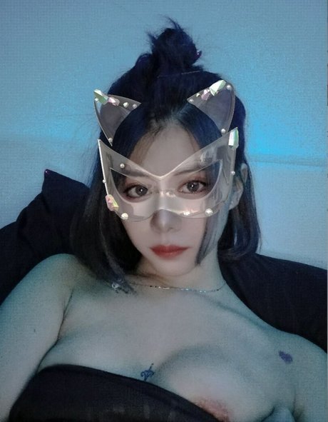 Naken läckt OnlyFans-bild av Hyuniris