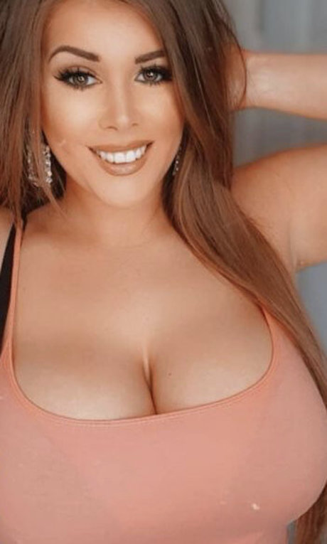 Alasti lekkinud OnlyFans-i pilt Fern Snailham