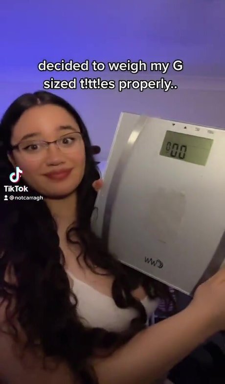 Naakte gelekte OnlyFans-foto van Carragh Mahuika