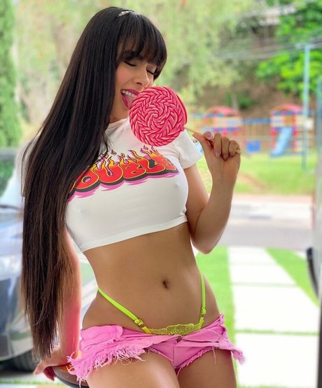 Naken lekkede OnlyFans-bilde av Juliana Caetano