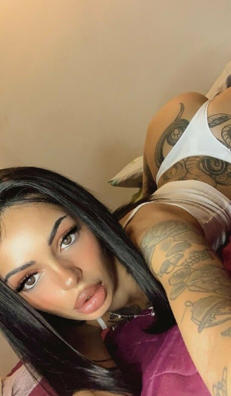 Nahá fotka uniklých OnlyFans od Lyzzn