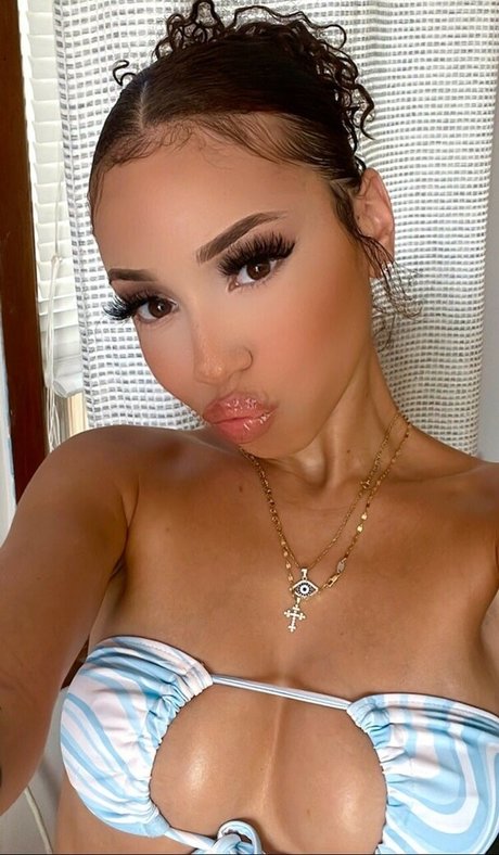 Alasti lekkinud OnlyFans-i pilt Ylashae