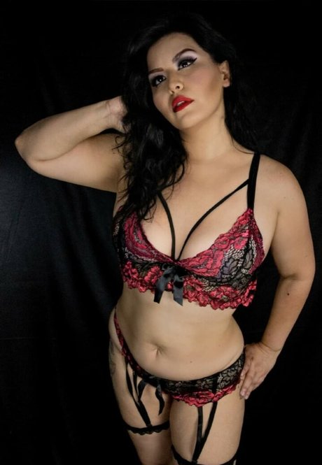 Naakte gelekte OnlyFans-foto van Rose Baikan Cos