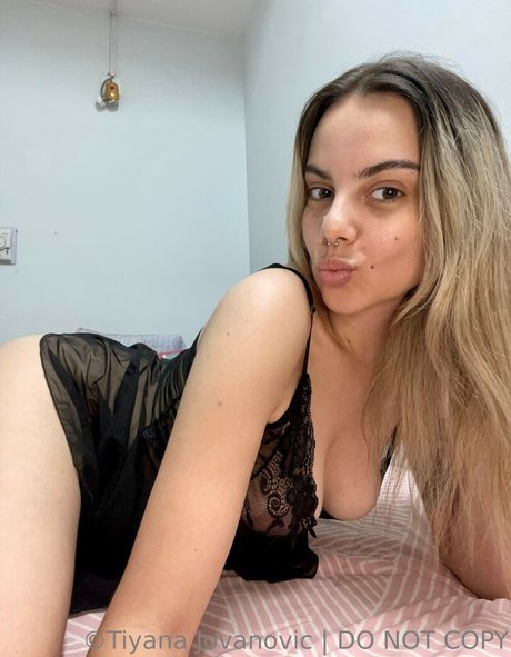 Обнаженная фотография утечки OnlyFans от Tiyana Jovovich