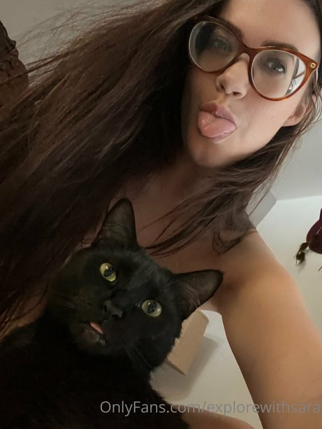 Naken lekkede OnlyFans-bilde av Explore With Sara