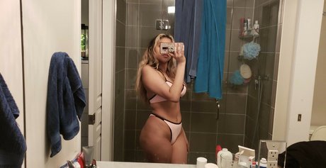 Alasti lekkinud OnlyFans-i pilt Karishma