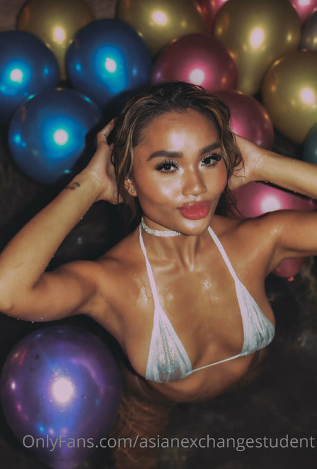 OnlyFans-model Newbie Asian