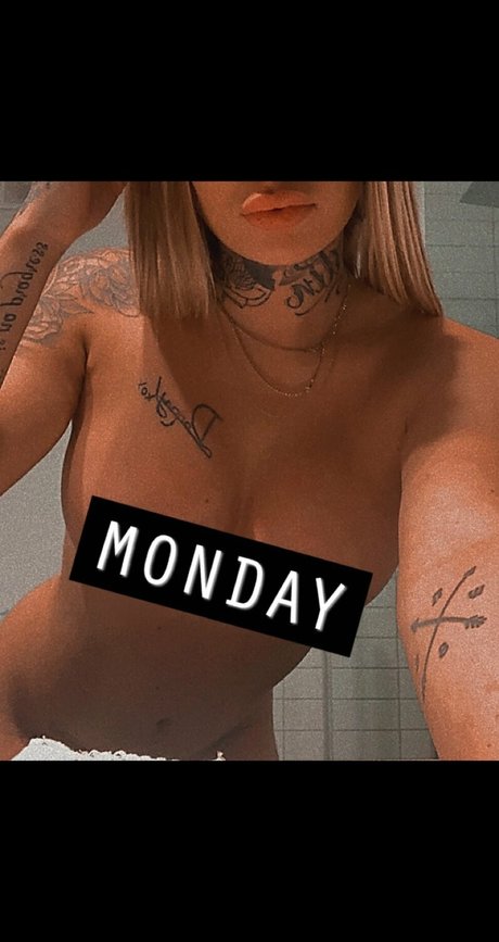 Naken lekkede OnlyFans-bilde av Elodie Baillargeon Roy