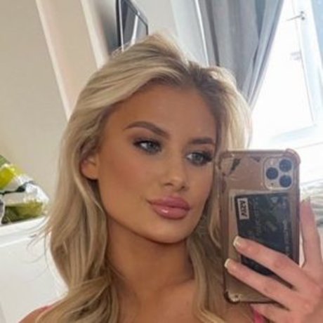 Nahá fotka uniklých OnlyFans od Emma Lonsdale