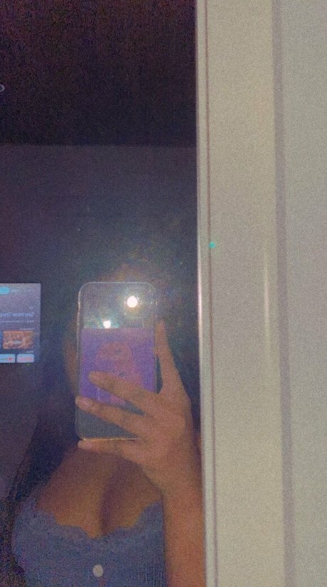 Naken lekkede OnlyFans-bilde av Kawaiiuwuuu