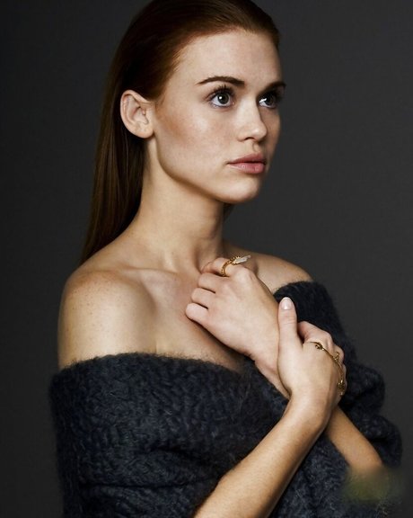 Naken lekkede OnlyFans-bilde av Holland Roden