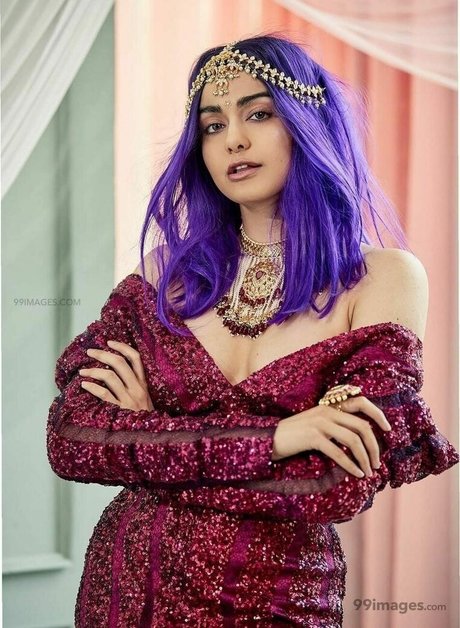 Naakte gelekte OnlyFans-foto van Adah Sharma
