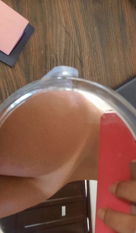 Naken lekkede OnlyFans-bilde av Bi Mejia