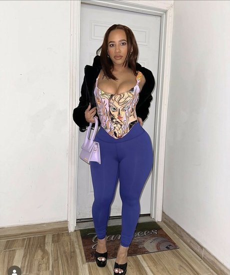 Nahá fotka uniklých OnlyFans od Carolinelloo