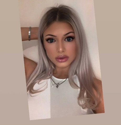 Alasti lekkinud OnlyFans-i pilt Caitlinrharding