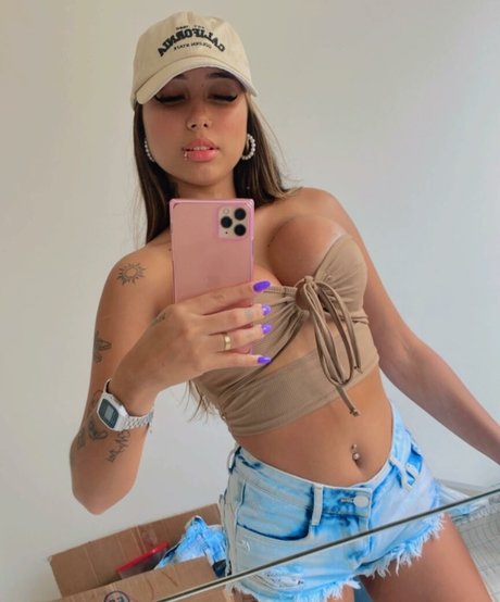 Naakte gelekte OnlyFans-foto van Rayssa Guedes