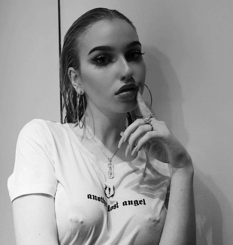 Nahá fotka uniklých OnlyFans od Lilsauvage