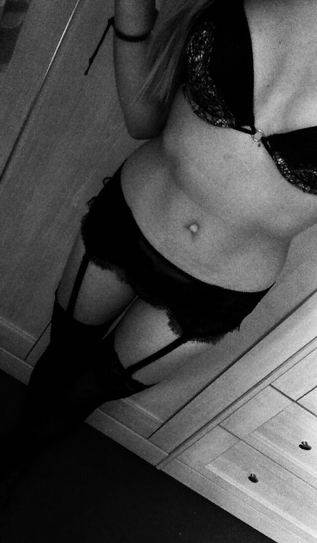 Naakte gelekte OnlyFans-foto van Katherine Bray