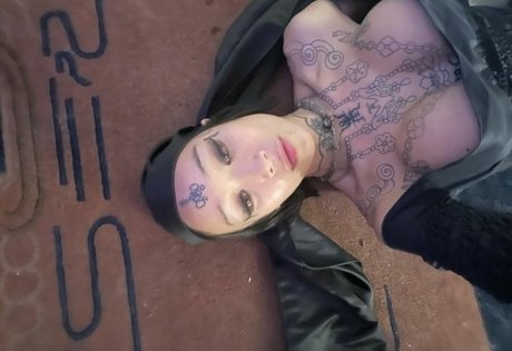 Обнаженная фотография утечки OnlyFans от Tightcorsetloosemorals