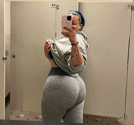 Naakte gelekte OnlyFans-foto van Kotathegymrat