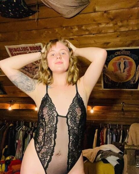 Обнаженная фотография утечки OnlyFans от Simplylavenderlilacs