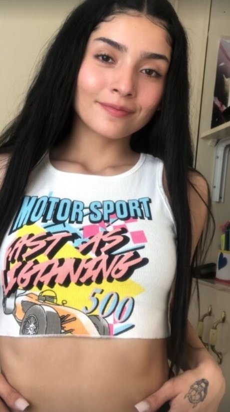 Foto di nudo di fuga di OnlyFans di Floresisabella98