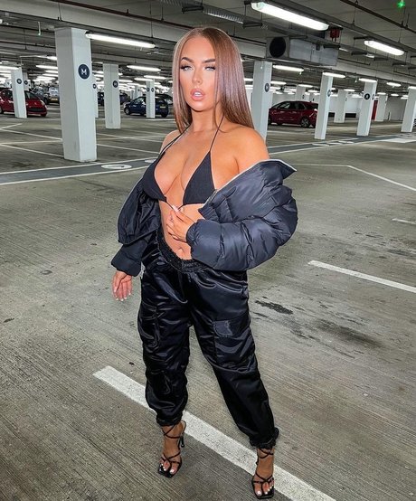 Alasti lekkinud OnlyFans-i pilt Demi Jones