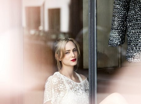 Nora Arnezeder OnlyFansリークヌード写真