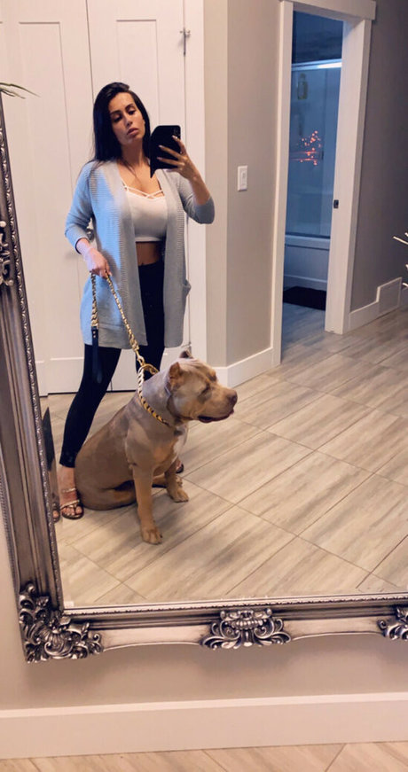 Обнаженная фотография утечки OnlyFans от Danielle Deville