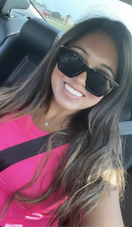 Naakte gelekte OnlyFans-foto van Shari G