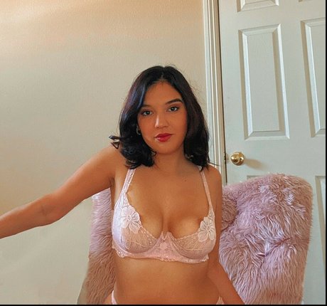 Naakte gelekte OnlyFans-foto van Valeria Flores