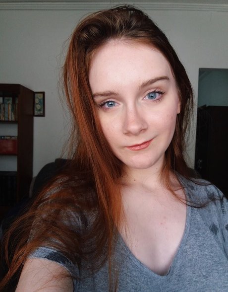 Foto di nudo di fuga di OnlyFans di Carol G