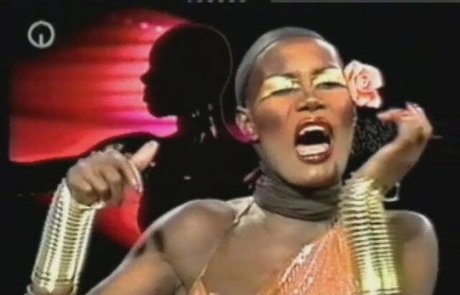 Naakte gelekte OnlyFans-foto van Grace Jones