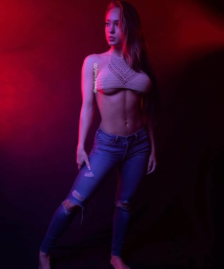 Nahá fotka uniklých OnlyFans od Kelly Walker