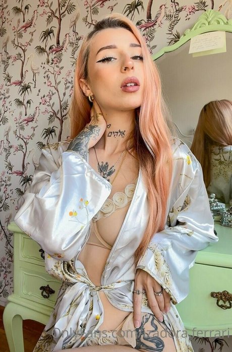 Naken lekkede OnlyFans-bilde av Izadora Ferrari