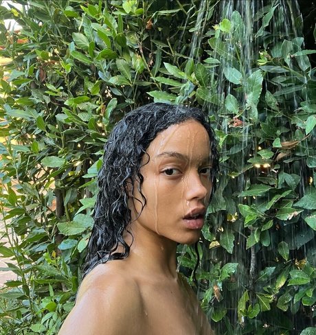 Whitney Peak naked leaks OnlyFans pic