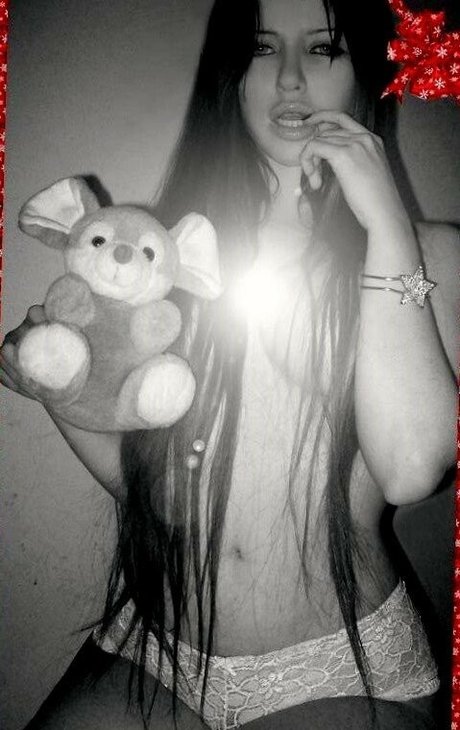 Alasti lekkinud OnlyFans-i pilt Halesdra