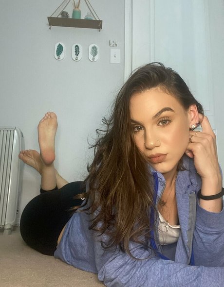Alasti lekkinud OnlyFans-i pilt Queenzsfeet
